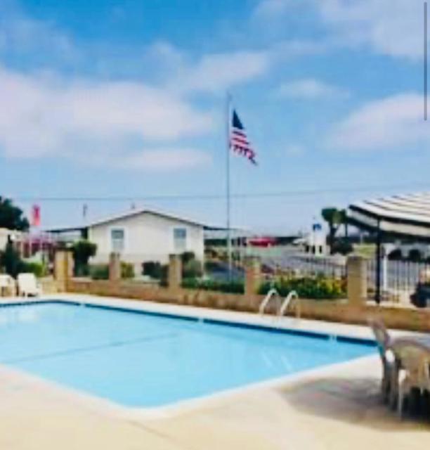 20 Russell Road, Salinas CA: https://media.crmls.org/mediaz/5ac94ec0-ab62-4680-99f6-0eaa13978750.jpg