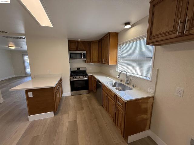 257 Smalley Ave, Hayward CA: https://media.crmls.org/mediaz/5ac98361-8666-408a-bfb9-0632486cf829.jpg