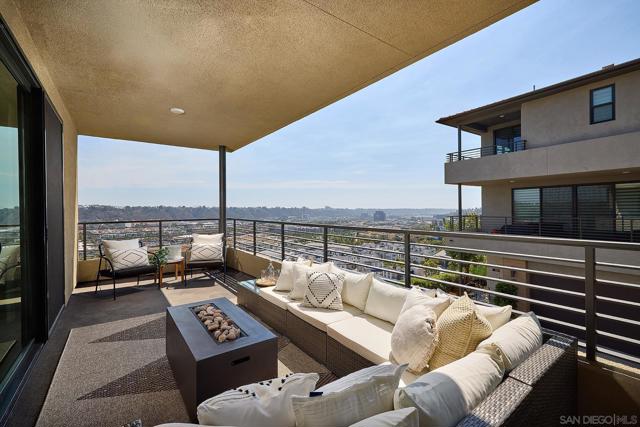 2921 Via Alta Pl, San Diego CA: https://media.crmls.org/mediaz/5aca00e7-22c4-4a87-b118-61158f1e881c.jpg