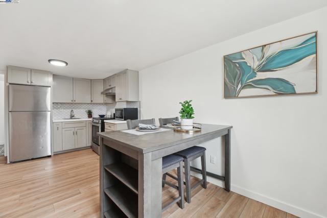2155 42nd ave, Oakland CA: https://media.crmls.org/mediaz/5aca5102-51a0-4f08-9d90-e93b394e3481.jpg