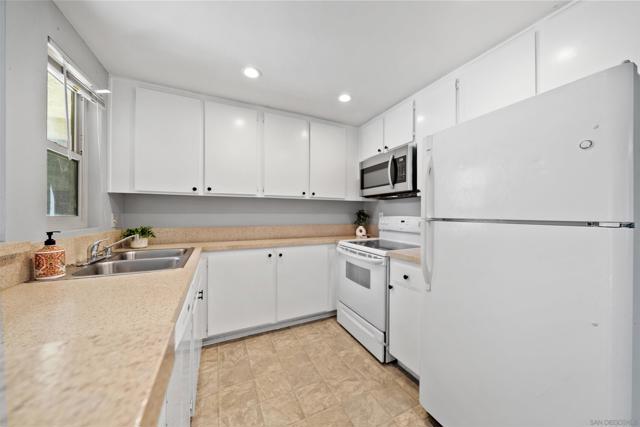 5910 Rancho Mission Rd, San Diego CA: https://media.crmls.org/mediaz/5acaad75-1ea3-4386-a70b-473a1097bee4.jpg