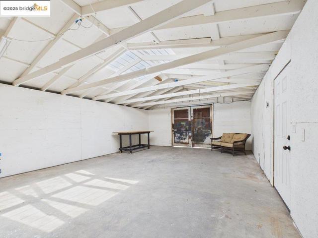2602 Adeline St, Oakland CA: https://media.crmls.org/mediaz/5acacdf3-545a-4e0a-99ea-6601c1ddbfd3.jpg