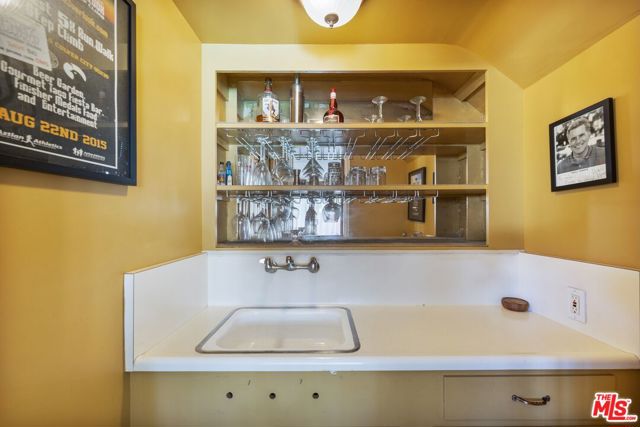 3230 Kelton Avenue, Los Angeles CA: https://media.crmls.org/mediaz/5acb2087-8e57-4b03-bfee-878033d70fa1.jpg