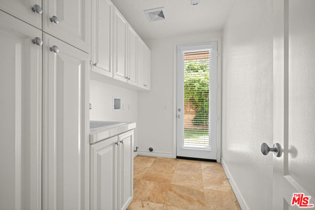 1772 Tamarack Street, Westlake Village CA: https://media.crmls.org/mediaz/5acb9c01-a372-457d-b6c9-512d3125a690.jpg