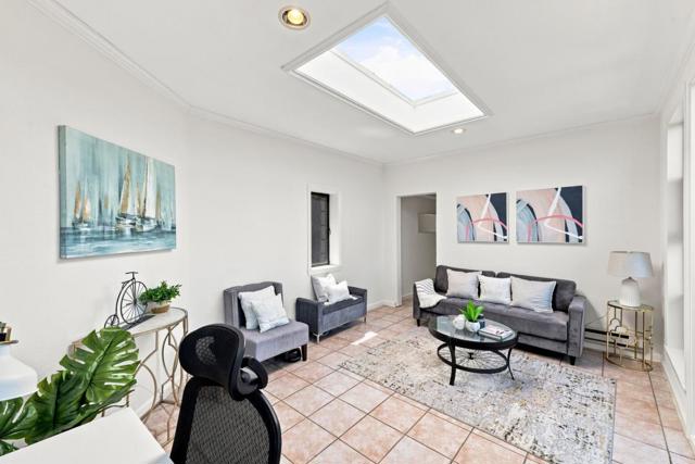 150 New Place Road, Hillsborough CA: https://media.crmls.org/mediaz/5acba27c-2a91-4922-8483-d628a56e696e.jpg