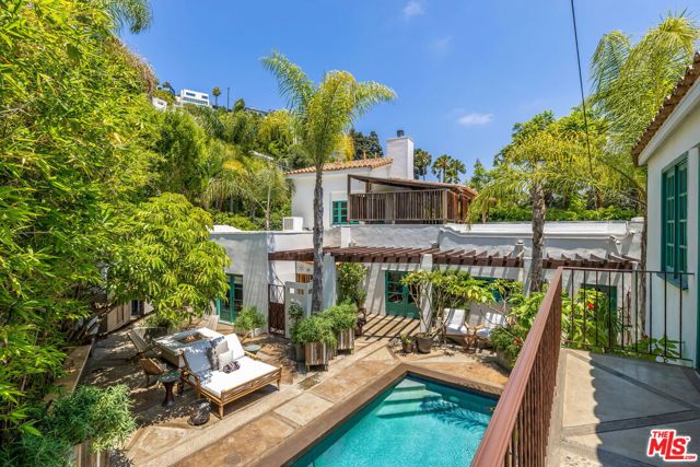 8249 Marmont Lane, Los Angeles CA: https://media.crmls.org/mediaz/5acbb0c5-3f37-4bfe-ae9a-80bd692ee70d.jpg