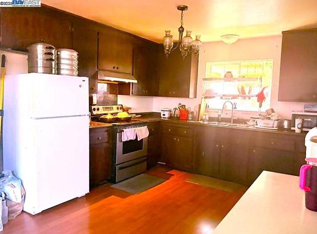 2626 Maine Ave, Richmond CA: https://media.crmls.org/mediaz/5acbbb11-f12d-4cec-b79c-6f5b83ff8e4d.jpg