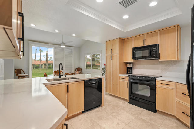 76702 Daffodil Drive, Palm Desert CA: https://media.crmls.org/mediaz/5acc241a-78ee-48f6-8706-095e93364788.jpg