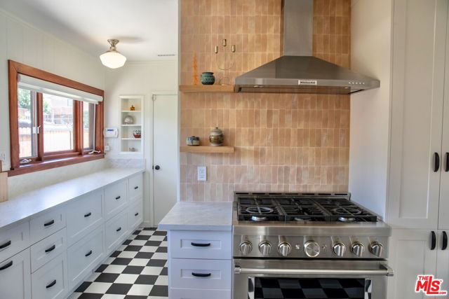 898 N Chester Avenue, Pasadena CA: https://media.crmls.org/mediaz/5accbb20-969f-4527-a823-0522e284076e.jpg