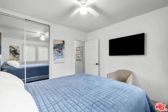 14253 Collins Street, Los Angeles CA: https://media.crmls.org/mediaz/5acda2d5-17ec-45b4-a57e-f53fdca08c3c.jpg