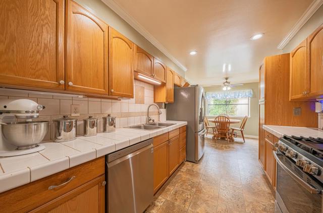 260 Paul Avenue, Salinas CA: https://media.crmls.org/mediaz/5acdb3bf-965d-4ab5-ae9d-019b5097f9a1.jpg