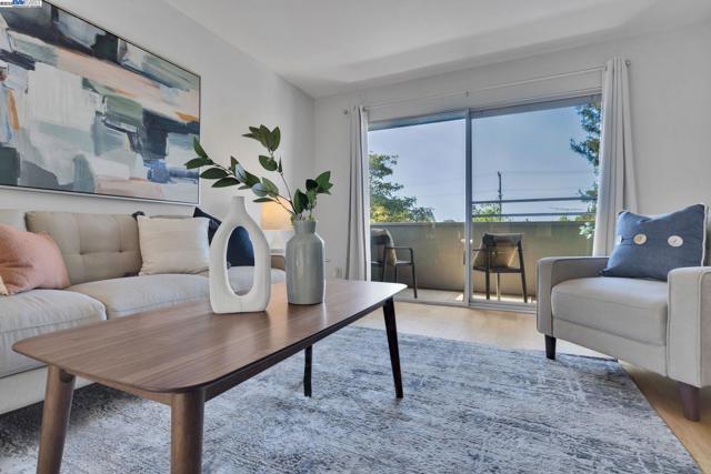 415 Cornell Ave, Albany CA: https://media.crmls.org/mediaz/5ace0af6-4d01-4b4b-89d7-9caf7d42a69e.jpg