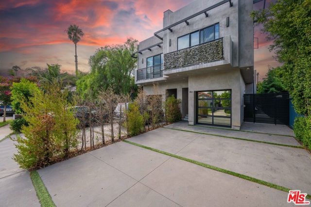 1903 S Bedford Street, Los Angeles CA: https://media.crmls.org/mediaz/5ace1dd8-092b-4c0a-bb6d-5828d629b753.jpg