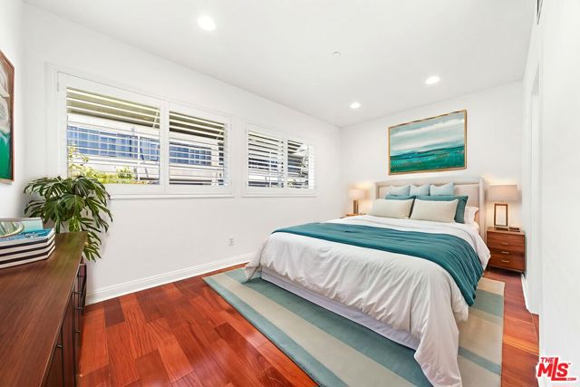 1020 Hilldale Avenue, West Hollywood CA: https://media.crmls.org/mediaz/5acf1db8-f536-4748-97c2-c65e8269fb64.jpg