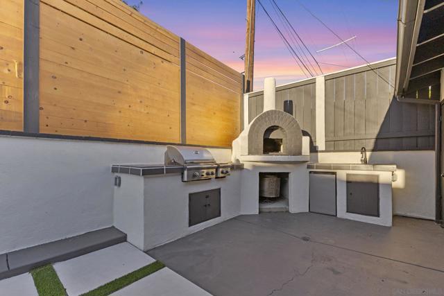 2128 Missouri St, San Diego CA: https://media.crmls.org/mediaz/5acf2c0f-ab7d-48c1-9687-620bfa6efd9e.jpg