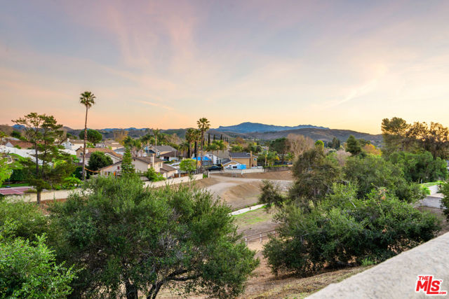 3086 Indian Mesa Drive, Thousand Oaks CA: https://media.crmls.org/mediaz/5acf2d58-72e1-4d65-9eba-d3722a4edbe3.jpg