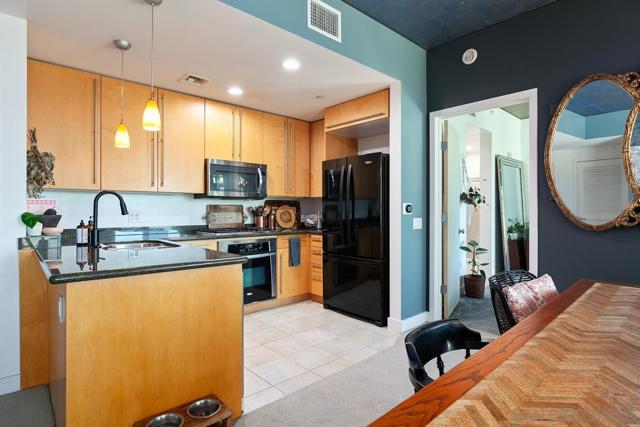 801 Ash st, San Diego CA: https://media.crmls.org/mediaz/5acffd34-799a-44a1-a1c3-fecb4666e6d1.jpg
