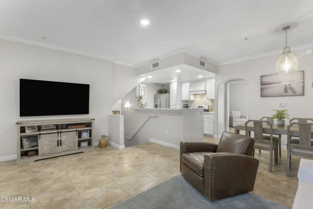 5200 Premiere Hills Circle, Woodland Hills CA: https://media.crmls.org/mediaz/5ad03824-1341-4d1d-8d5d-c739cb54247c.jpg