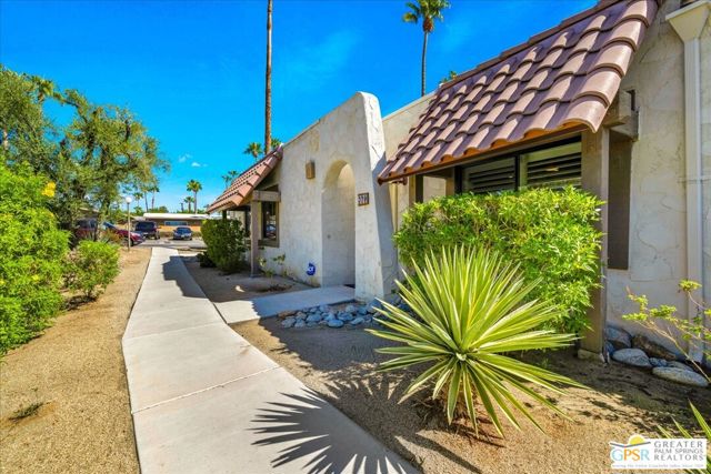 379 W Mariscal Road, Palm Springs, CA 92262