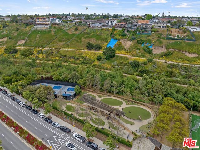 12923 Bluff Creek Drive, Los Angeles CA: https://media.crmls.org/mediaz/5ad098c4-9cfe-4763-9b36-8c558b646ee9.jpg