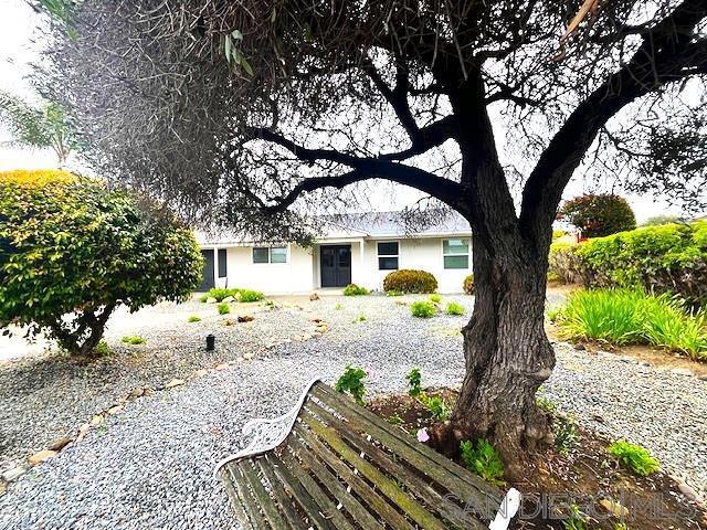 16731 Callado Ct, San Diego CA: https://media.crmls.org/mediaz/5ad0a61f-2640-47ec-8858-3835ec662fe6.jpg