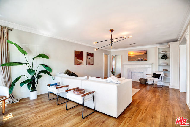 9210 S Van Ness Avenue, Los Angeles CA: https://media.crmls.org/mediaz/5ad0f162-f61c-401d-9771-8cb0ff366e81.jpg