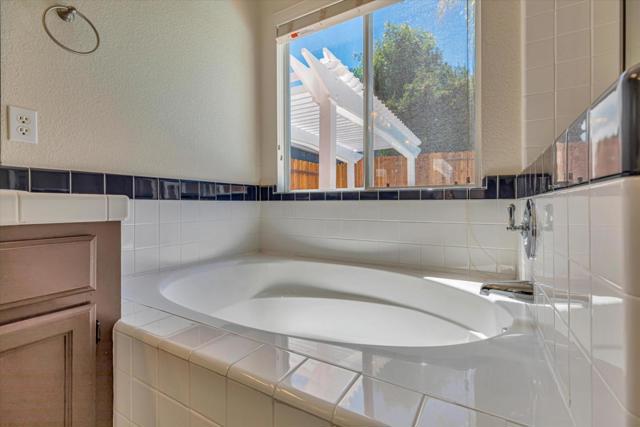 2161 Teakwood Court, Hollister CA: https://media.crmls.org/mediaz/5ad11e01-3ce9-4a28-b28b-3d074b172723.jpg
