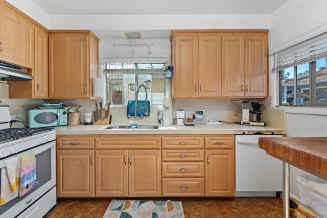 4830 4832 Utah St, San Diego CA: https://media.crmls.org/mediaz/5ad1ab30-07f3-4257-ab94-98e23a47f5ca.jpg