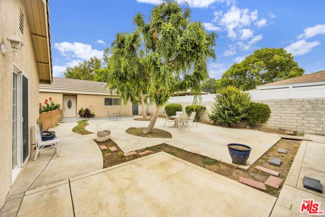 28461 Driver Avenue, Agoura Hills CA: https://media.crmls.org/mediaz/5ad21e0b-f5f5-4dd1-8d80-2e2e430a585e.jpg