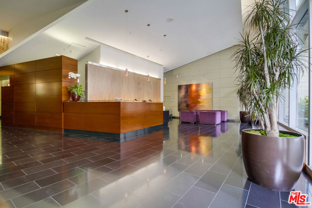 1155 S Grand Avenue, Los Angeles CA: https://media.crmls.org/mediaz/5ad2836a-8ab2-41ca-9e9f-052b6ecc75e0.jpg