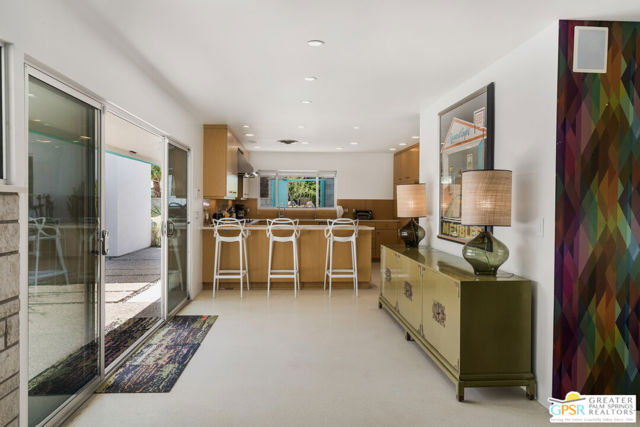 780 S Palo Verde Avenue, Palm Springs CA: https://media.crmls.org/mediaz/5ad3329e-688e-4ee4-90a1-0d8955ba3fe7.jpg
