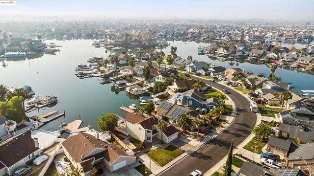 4730 Spinnaker Way, Discovery Bay CA: https://media.crmls.org/mediaz/5ad362bd-5606-43c0-8f21-1f83d6d1007b.jpg