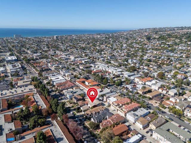 1818 Diamond St, San Diego CA: https://media.crmls.org/mediaz/5ad38aed-718e-4dcd-ad70-2a924d73f029.jpg