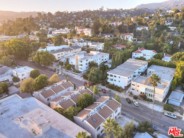 5920 Chula Vista Way, Los Angeles CA: https://media.crmls.org/mediaz/5ad38cc6-34e3-4afb-9c33-134d4532d3bc.jpg