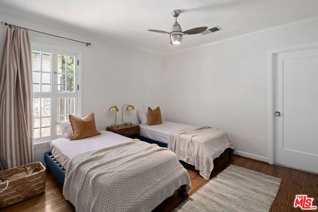 4654 Denny Avenue, Toluca Lake CA: https://media.crmls.org/mediaz/5ad3c880-7b00-45f3-9443-0e84eac7607f.jpg