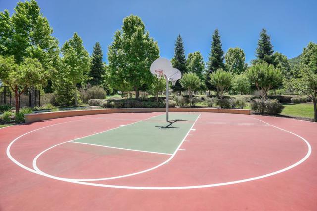 2555 Muirfield Way, Gilroy CA: https://media.crmls.org/mediaz/5ad48d51-86d1-4171-a540-94ffa1d5cbf7.jpg