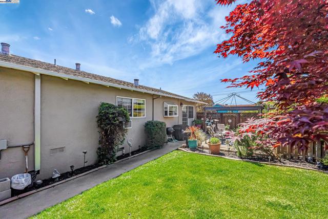 2683 Cryer St, Hayward CA: https://media.crmls.org/mediaz/5ad516a3-f5f3-4489-b090-a3992db5a0e8.jpg