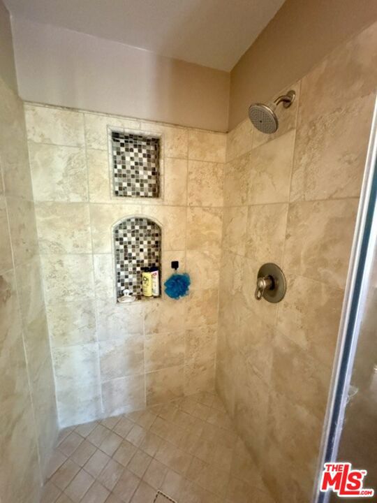 https://media.crmls.org/mediaz/5ad5453c-2aa4-46dc-aa23-fb9bc4dbd96f.jpg?preset=X-Large