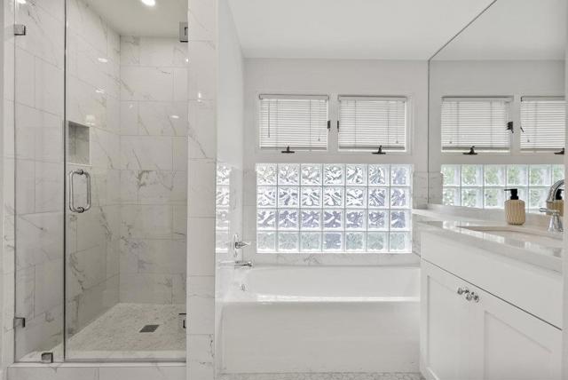 329 San Rafael Avenue, Belvedere CA: https://media.crmls.org/mediaz/5ad55422-ef7b-4696-9123-e754a9bd737d.jpg