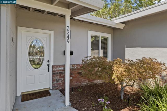 3249 Claudia Dr, Concord CA: https://media.crmls.org/mediaz/5ad56da3-aa1d-41d7-b2c6-1faaabc93e32.jpg