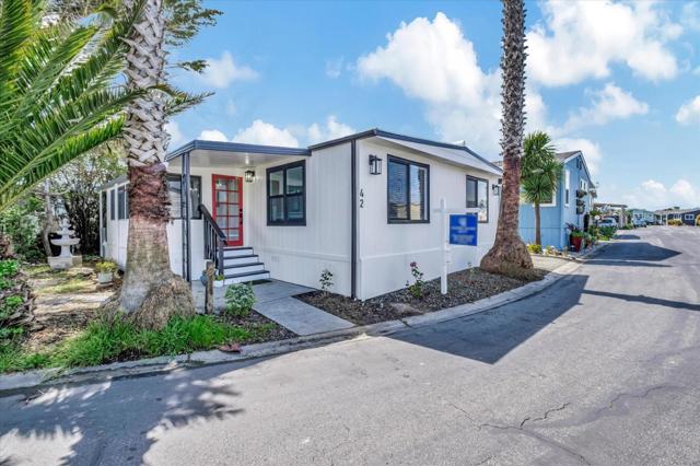 2395 Delaware Avenue, Santa Cruz CA: https://media.crmls.org/mediaz/5ad59c2c-33d7-456c-b675-4fdbd147c29d.jpg