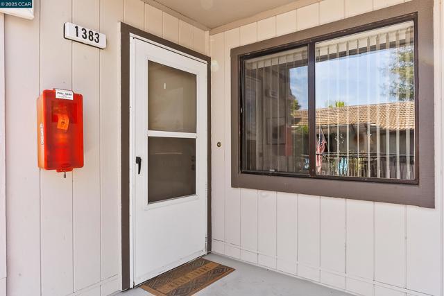 1383 Hull Ln, Martinez CA: https://media.crmls.org/mediaz/5ad5b834-a311-41e6-971e-ffcb87b527ae.jpg