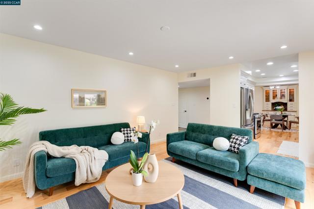438 Odin Dr, Pleasant Hill CA: https://media.crmls.org/mediaz/5ad5bd02-f624-4e5c-8838-df27aa3f9267.jpg