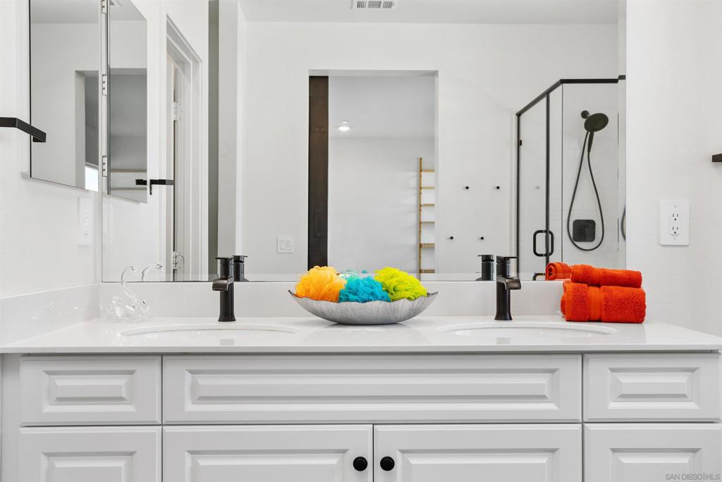 MLS #250036111SD image #16