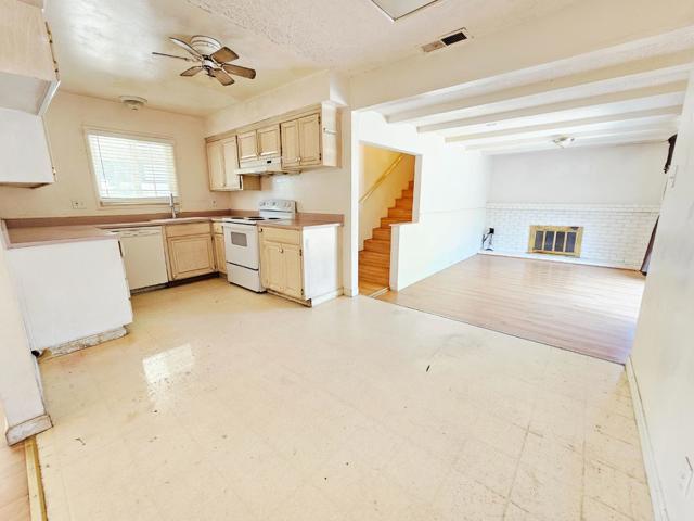 227 Whirlaway Drive, San Jose CA: https://media.crmls.org/mediaz/5ad670e1-a3a9-419e-adf3-14ccd829c687.jpg