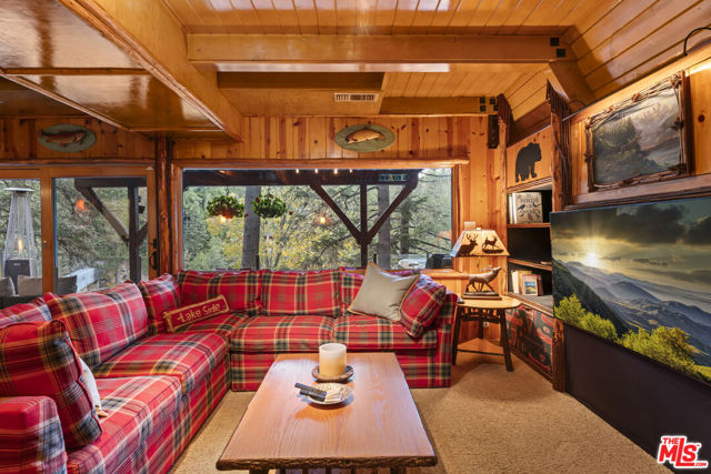 161 Rocky Point Road, Lake Arrowhead CA: https://media.crmls.org/mediaz/5ad6aa9b-41f9-45a8-b622-7939ff2fc6b3.jpg