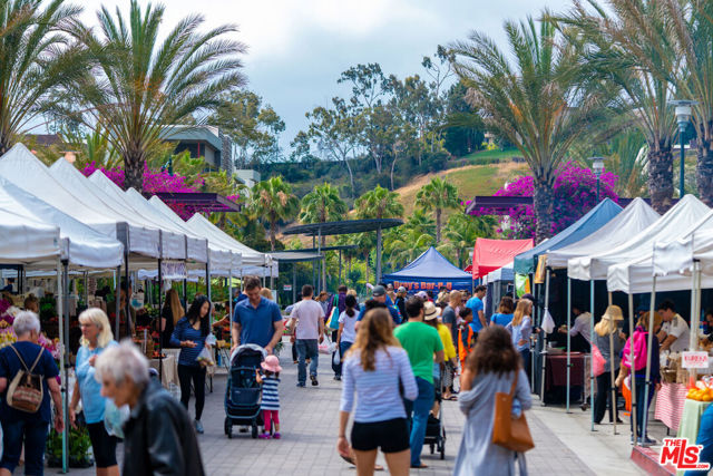 7100 Playa Vista Drive, Playa Vista CA: https://media.crmls.org/mediaz/5ad702de-73ec-4ff1-9ad4-afd401ab20f4.jpg