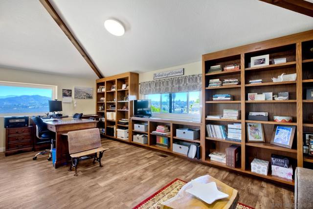 2064 Santa Margarita Dr., Fallbrook CA: https://media.crmls.org/mediaz/5ad7346b-3958-4b42-b09f-f3598a24ede6.jpg