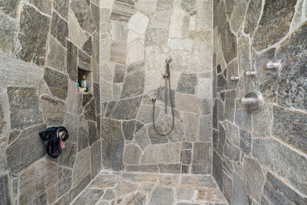 https://media.crmls.org/mediaz/5ad74498-1642-46e7-9031-0020831e44be.jpg?preset=X-Large
