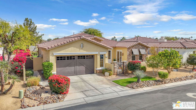 41728 Via Treviso, Palm Desert CA: https://media.crmls.org/mediaz/5ad7a99e-5f89-43f7-b0b2-849b9efd0187.jpg